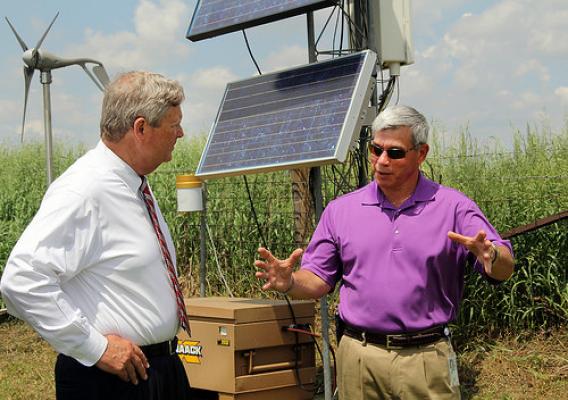Agriculture Secretary Tom Vilsack and Agricultural Research Service (ARS) supervisory plant physiologist Dr. Jerry Hatfield discuss gathering information on climate changes and impacts.