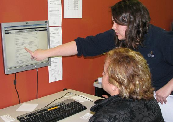 Hunger Task Force FoodShare Assistant Elizabeth Leister helps a client access benefits online at the Robles Center. Established in the 1970’s, the Robles Center located in Milwaukee Wisconsin, was the first social services office serving Milwaukee’s predominantly Latino south side. 