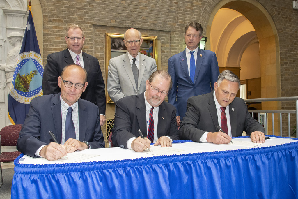 Newswise: News Release: Signing Ceremony Sets Terms of NBAF Transfer From Homeland Security to USDA