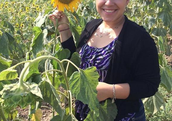 Onelisa Garza with a sunflower