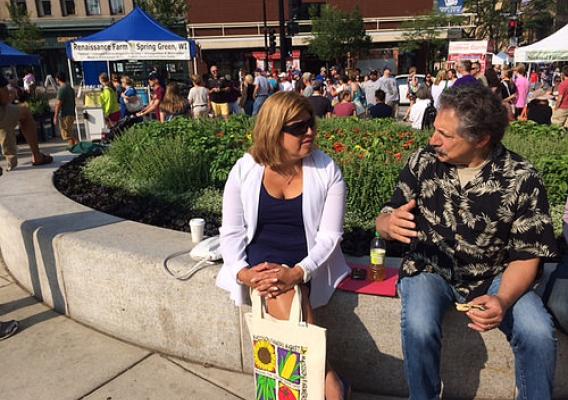 AMS Administrator Anne Alonzo visits with Madison, Wisconsin Mayor Paul Soglin at the Dane County Farmers Market.  Alonzo kicked off National Farmers Market Week, sharing USDA’s commitment to strengthening local and regional food systems.