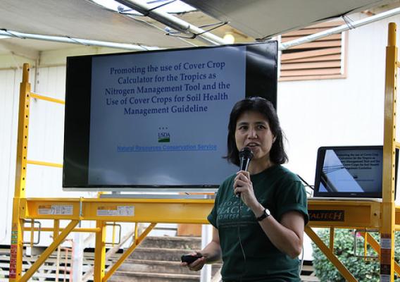 Dr. Koon-Hui Wang of the University of Hawaii presenting about Cover Crops Calculator for the Tropics