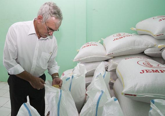 Acting Under Secretary for Farm and Foreign Agricultural Services Michael Scuse takes a handful of U.S. soybeans used at a ‘tempeh/tofu village’ production site in East Jakarta on April 6.  Scuse visited the village – which uses 100 percent U.S. soybeans to produce tempeh and tofu, which are soy-based stables of the Indonesian diet – during an Agribusiness Trade and Investment Mission to Indonesia that he led last week. Photographer, Danumurthi Mahendra, U.S. Embassy, Jakarta 