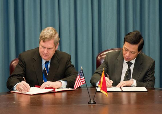 Agriculture Secretary Tom Vilsack (left)  and Ambassador Zhang Yesui, People’s Republic of China sign a Memorandum of Understanding to establish a National China Garden at the National Arboretum in Washington, D.C., Monday, January 24, 2011. 