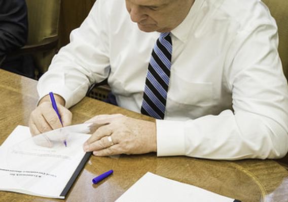 Agriculture Secretary Tom Vilsack signs copies of “A Framework for Local Coexistence Discussions”