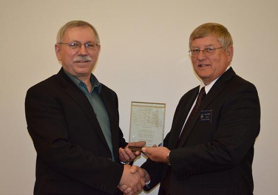 (left)  Pat Hemen of USDA accepting the “Friend of Rural Water” award from South Dakota Rural Water Association Executive Committee President Dan Carlson.