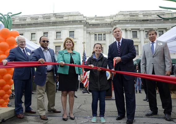 (Left to right)  Under Secretary Kevin Concannon, USDA AMS Deputy Administrator Arthur Neal, Agricultural Market Service (AMS) Administrator Anne Alonzo, USDA Farmers Market Coordinator Annie Ceccarini,  Agriculture Secretary Tom Vilsack, and Under Secretary Ed Avalos cut the ribbon opening at the USDA’s 2015 Farmers Market in the east parking lot of USDA in Washington, D.C. on Friday, May 1, 2015. USDA photo by Tom Witham.